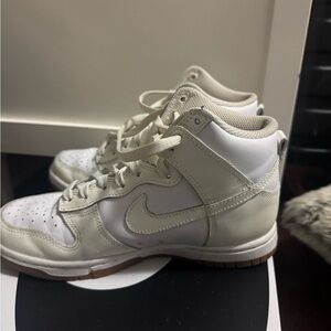 Nike Dunk High
Sail Gum (Women's)